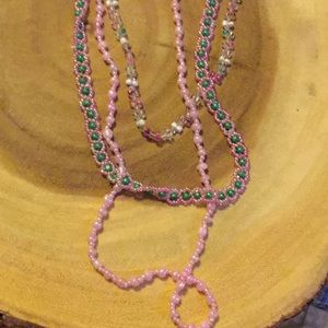 3 women neckace colors